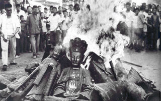 Buddha statues destroyed, burning the cultural heritage of mankind